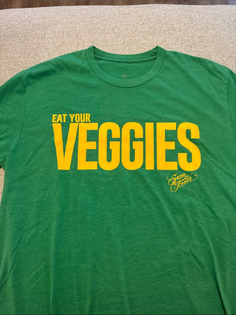 Super Fresh Eat Your Veggies Green Graphic T-Shirt size medium